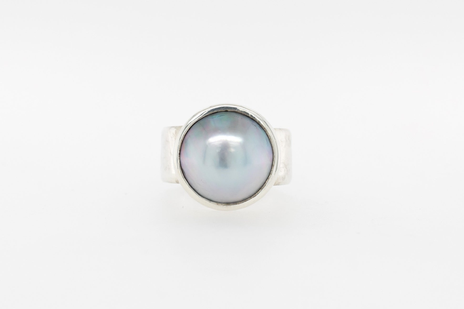 Embossed Thick Mabe Pearl Ring 