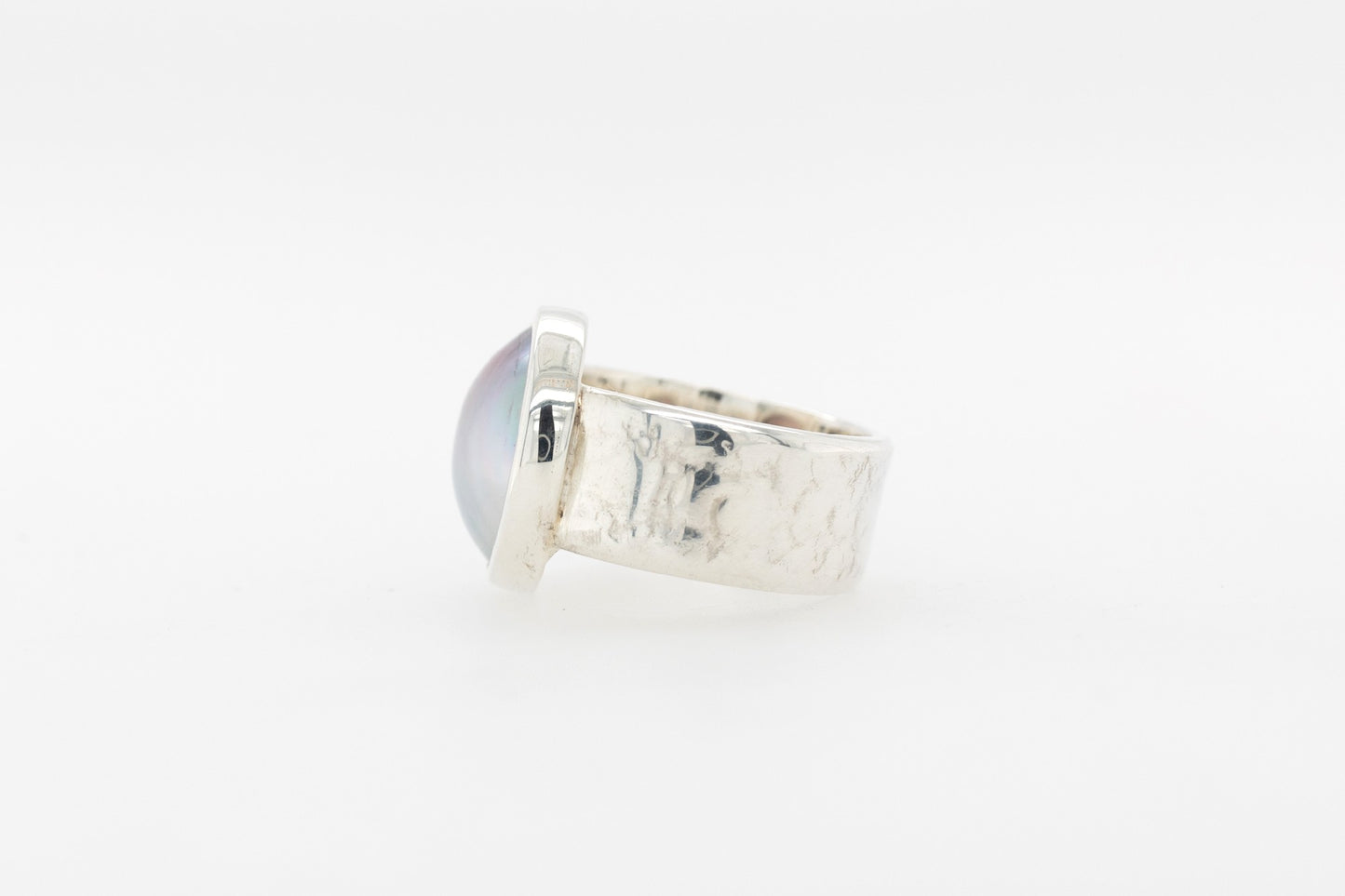 Embossed Thick Mabe Pearl Ring 