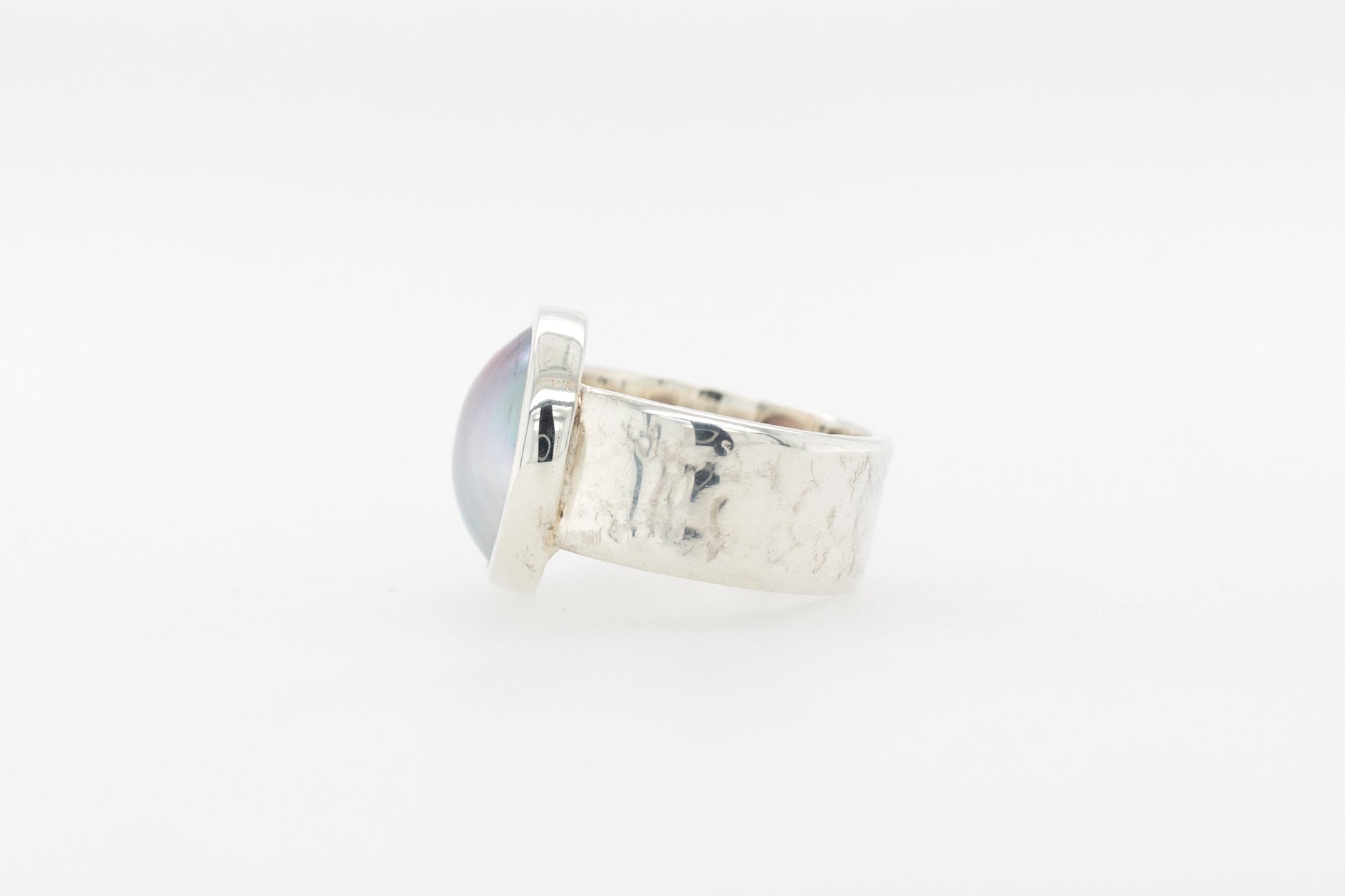Embossed Thick Mabe Pearl Ring 