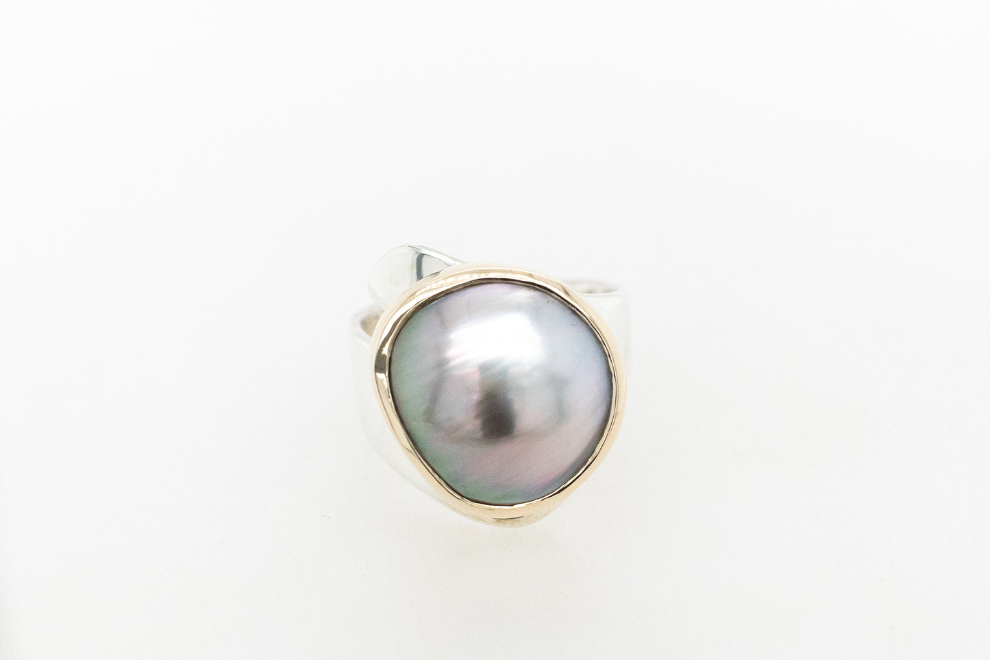 Abrolhos Island Mabe Two Toned Peal Ring
