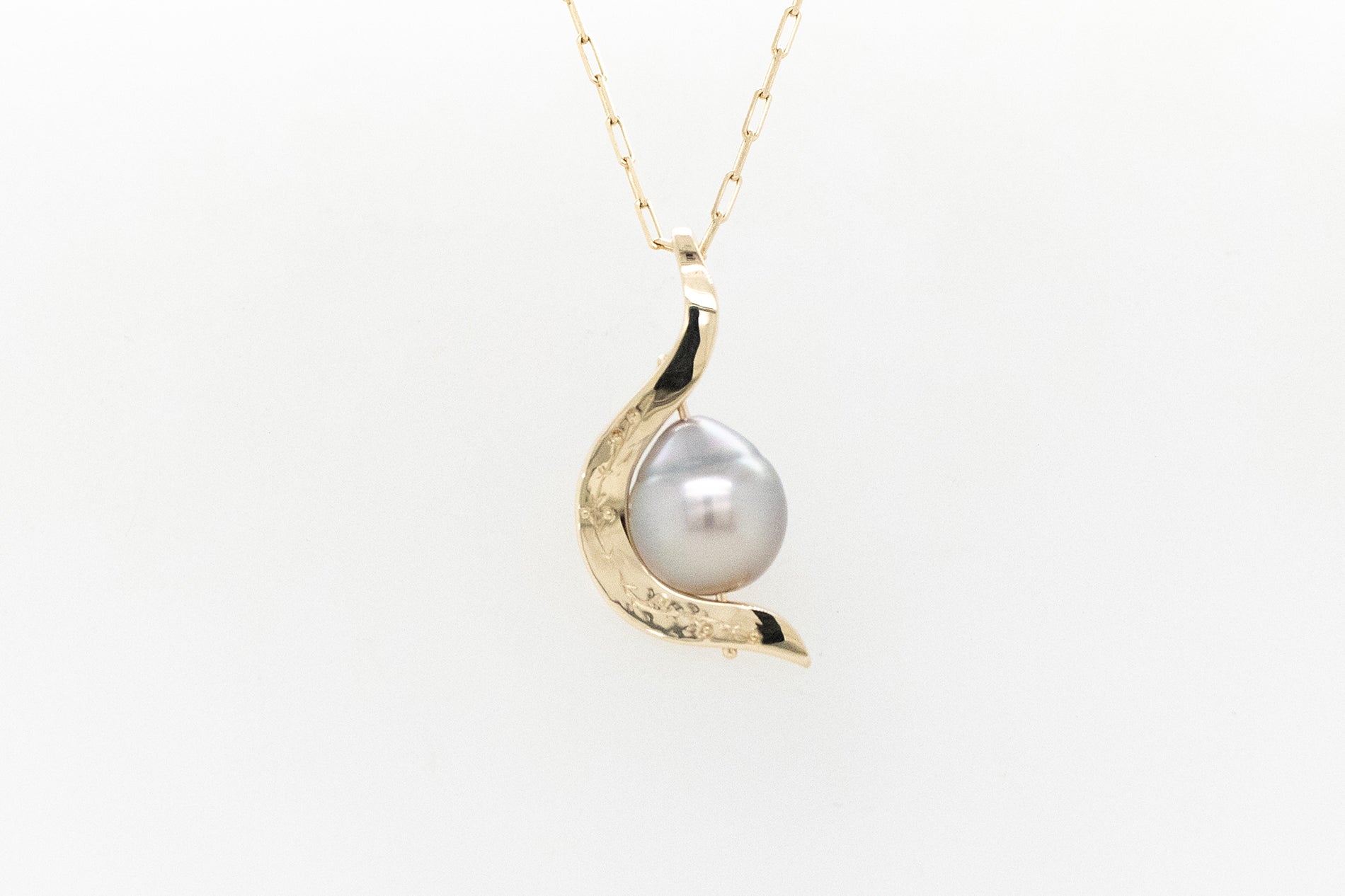 Wildflower Engraved Abrolhos Pearl Pendant