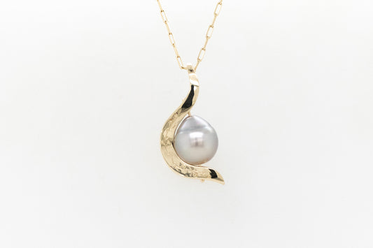 Wildflower Engraved Abrolhos Pearl Pendant