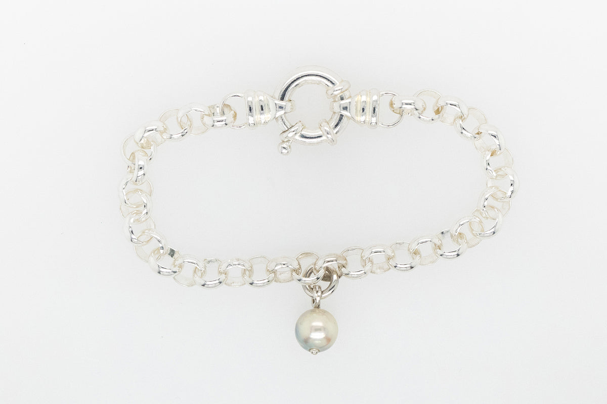 Bolt Ring Belcher Bracelet with Abrolhos Pearl Charm