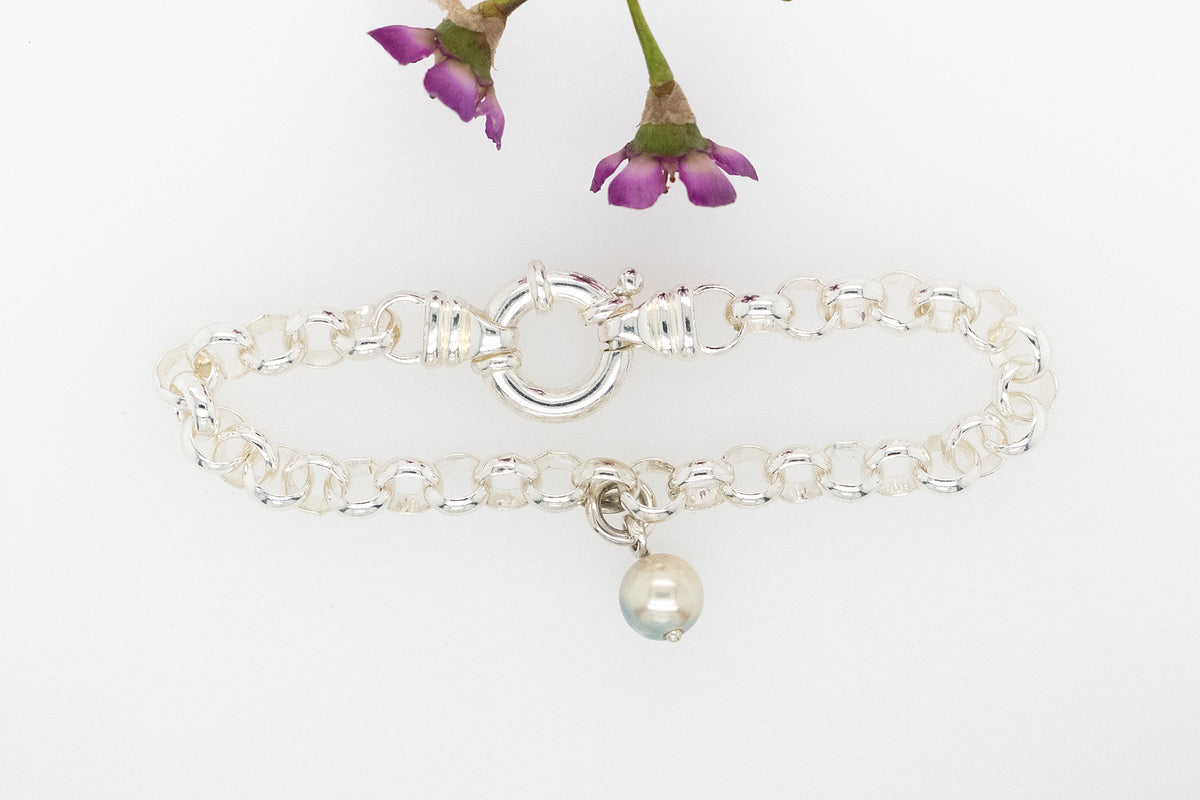 Bolt Ring Belcher Bracelet with Abrolhos Pearl Charm