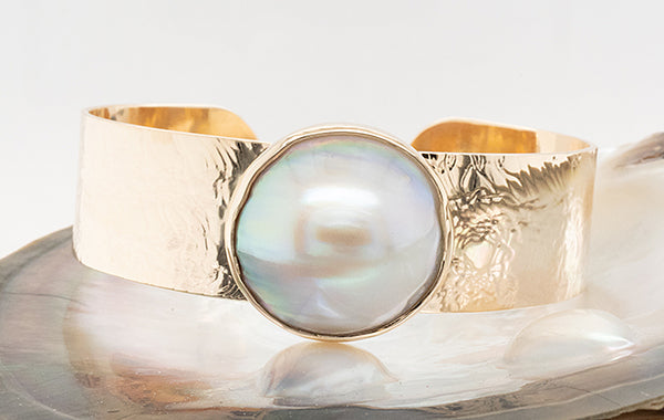 Mabe Pearl Embossed Cuff