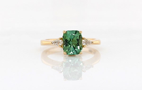 18Y Green Tourmaline & Diamond Ring