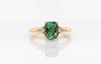 18Y Green Tourmaline & Diamond Ring