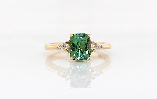 18Y Green Tourmaline & Diamond Ring