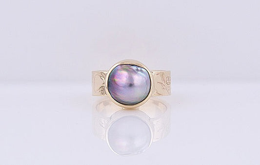 Mabe Pearl Ring Wide Embossed Band