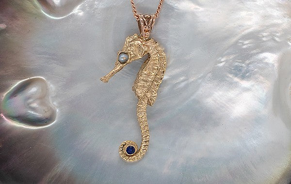 Seahorse Pendant Small with Keshi & Sapphire