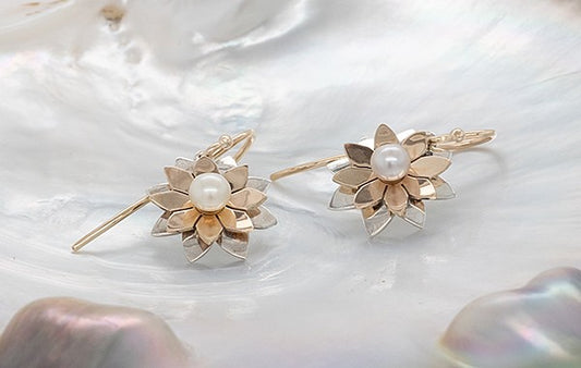 Everlasting Flower Keshi Earrings