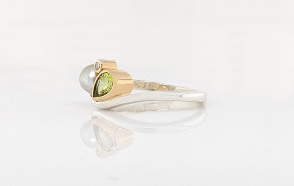 Peridot Keshi & Diamond Ring