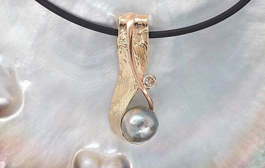 Pearl Champagne Embossed Pendant