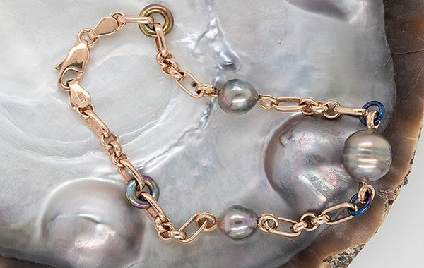 Belcher Bracelet with 3 Pearls & Titanium