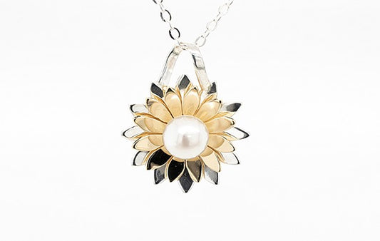 Everlasting Flower Natural Akoya Pendant